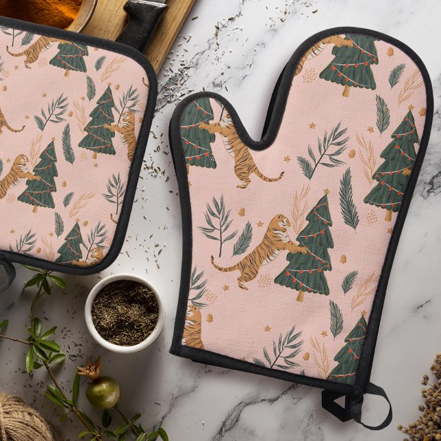 "Weihnachten Tiger mit Weihnachtsbaum Rosa Ofenhandschuh & Topflappen-Set (Von Creator hochgeladen)