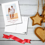 Weihnachten Tropical Vacation Beach Foto<br><div class="desc">Die Urlaubskarte des Tropical Beach mit einem Thema für die Küste und roter Typografie. Mit der anpassbaren Rot-Schrift können Sie Ihren eigenen Text hinzufügen. Sie ändern auch das Foto mit Ihren eigenen,  um etwas Besonderes zu machen. Ideal,  um Weihnachtswünsche von Ihrem Urlaubsziel aus zu senden.</div>