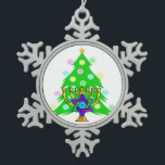 Weihnachten und Chanukka Schneeflocken Zinn-Ornament<br><div class="desc">Die Aufmachung von von Weihnachtenbaum und menorah mit jüdischem Davidsstern umgab durch Feiertagsgeschenke auf Grußkarten,  Porto,  Geschenkideen und Kleid für die Familie.</div>