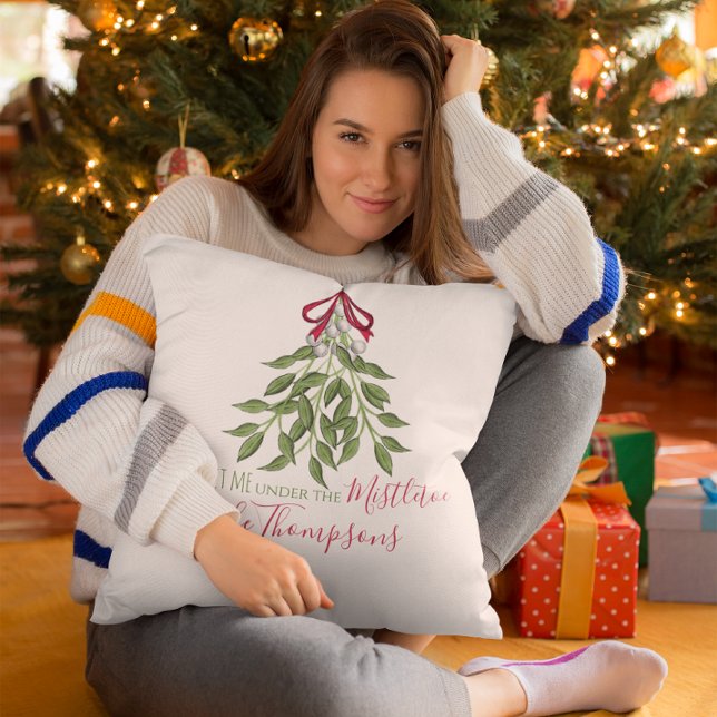 Weihnachten Wasserfarbengrün Niedlich Merry Mistle Kissen (Meet me under the mistletoe holiday throw pillow.)