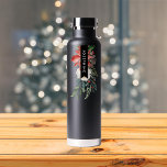 Weihnachten-Weihnachtskalender Trinkflasche<br><div class="desc">Personalisierter Name über Blumenstrauß in Aquarell in Rot und Weiß mit Poinsettia und roten Beeren.</div>