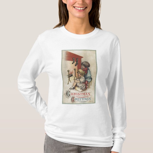 WeihnachtenGreetingLittle Mädchen durch Kamin T-Shirt (Vorderseite)