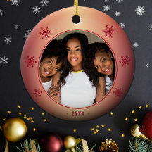 Weihnachtliche rote Metallic-Schneeflocken-Familie