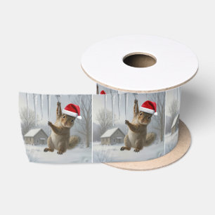 Weihnachts-Eichhörnchen hängt an einem Eiszapfen Satinband