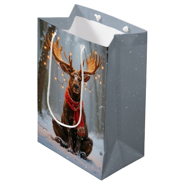Weihnachts-Elch mit festlichen Lichtern Mittlere Geschenktüte (Vorderseite Schrägansicht)