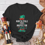 Weihnachts-Elf-Office-Team-Party und Familienanpas T-Shirt<br><div class="desc">Holen Sie sich mit unseren lustigen Weihnachtsfeiern Ihr Büroteam, Ihre Familie oder Ihre Freunde in den Urlaubssgeist! Diese Shirts sind perfekt für Party, Ansammlungen oder Feierlichkeiten geeignet und bieten eine unterhaltsame Drehung für die Ferienzeit. Ob für die Arbeit, familienfreundliche Outfits oder Freunde, diese T-Shirts machen Ihr Foto für die Feriengruppe...</div>