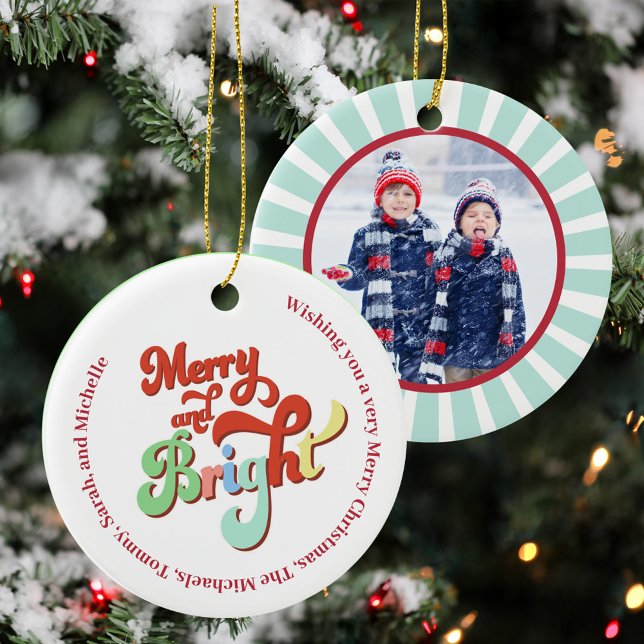 Weihnachts-Foto Merry und Bright Custom Keramik Ornament (Merry and Bright colorful retro style photo ornaments. )