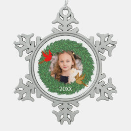 Weihnachts-Foto mit Kardinälen im Evergreen Kranz Schneeflocken Zinn-Ornament
