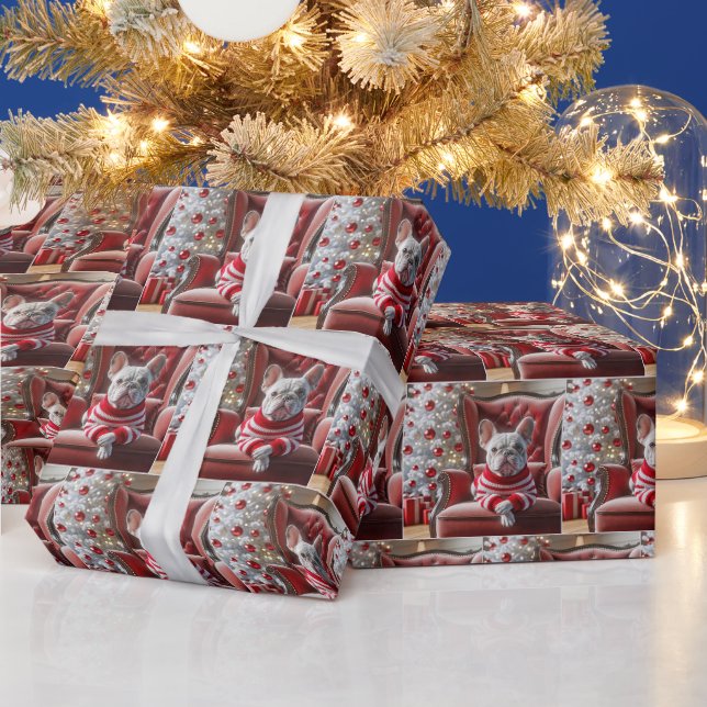 Weihnachts Französischer Bulldog auf einem gefiede Geschenkpapier (Feiertage)
