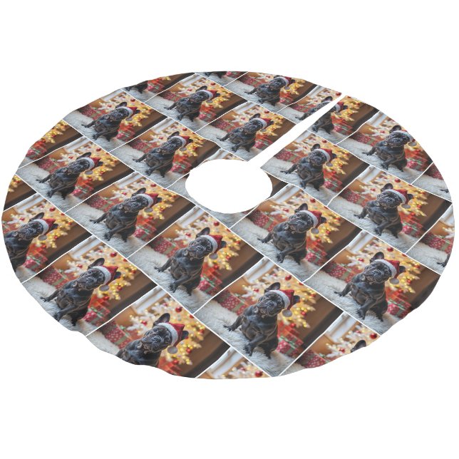 Weihnachts Französischer Bulldog auf Pelz Rug Polyester Weihnachtsbaumdecke (Schrägansicht)