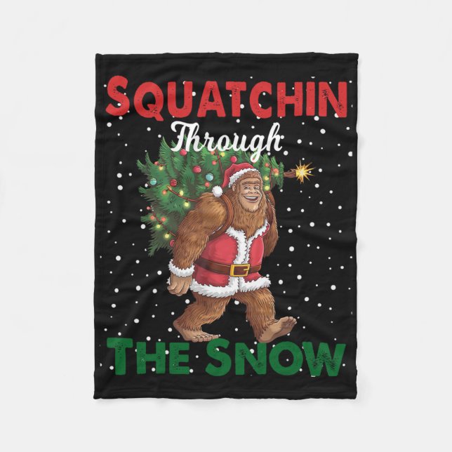 Weihnachts-Funny Squatchin durch den Schnee Fleecedecke (Vorderseite)