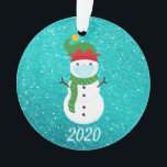 Weihnachts-Gesicht Maske Snowman 2020 Quarantine Ornament<br><div class="desc">Dieses Design kann in dem Bereich personalisiert werden, der durch das Ändern des Fotos und/oder Textes zur Verfügung gestellt wird. Oder Sie können es anpassen, indem Sie den Mausklick auswählen, um weitere Optionen anzupassen, um die Farbe des Hintergrunds zu löschen oder zu ändern, Text hinzuzufügen, die Textfarbe oder den Stil...</div>