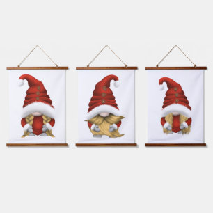 Weihnachts-Gnom-Familie mit blonden Haaren – Holzr Wandteppich Mit Holzrahmen