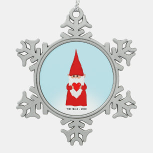 Weihnachts-Gnom mit Herz auf Hellblau Schneeflocken Zinn-Ornament