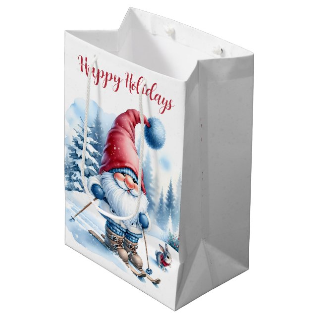 Weihnachts-Gnome-Skifahren mit sonniger Aussicht Mittlere Geschenktüte (Vorderseite Schrägansicht)