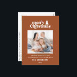 Weihnachts-Grafik-Foto Feiertagspostkarte<br><div class="desc">Einfachste Weihnachts Grafik Typografie Foto Urlaubskarte. Mit modernem handgezeichneten Text und Bäumen.</div>