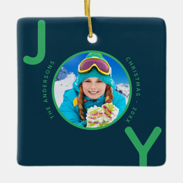 Weihnachts-Grün-Foto Freude Familienname Keramikornament (Vorderseite)