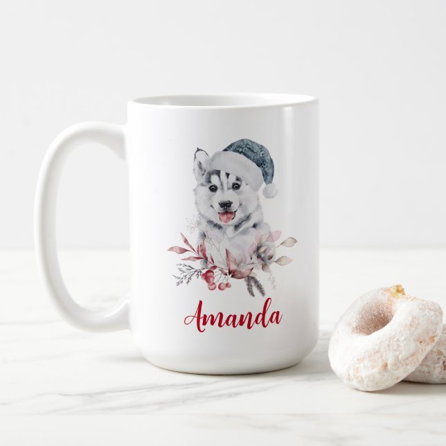 Weihnachts-Husky-Hund in einer Weihnachtsmannmütze Kaffeetasse (Mit Donut)