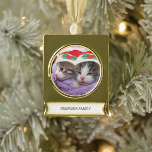Weihnachts-Kätzchen mit roten Weihnachtsmannmützen Banner-Ornament Gold