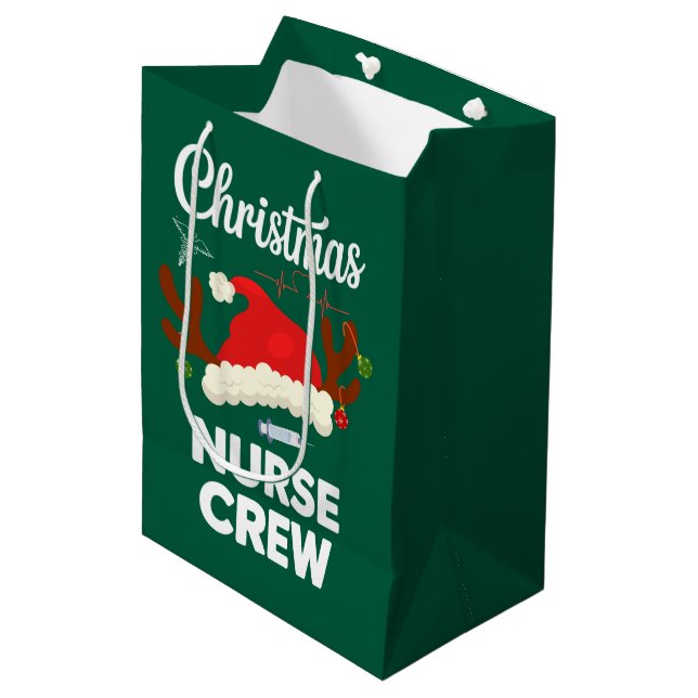 Weihnachts-Krankenpflege Crew Weihnachtsmannmütze  Mittlere Geschenktüte (Vorderseite Schrägansicht)