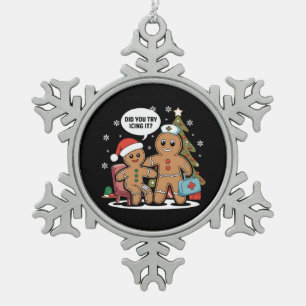 Weihnachts-Krankenschwester Gingerbread Mann haben Schneeflocken Zinn-Ornament