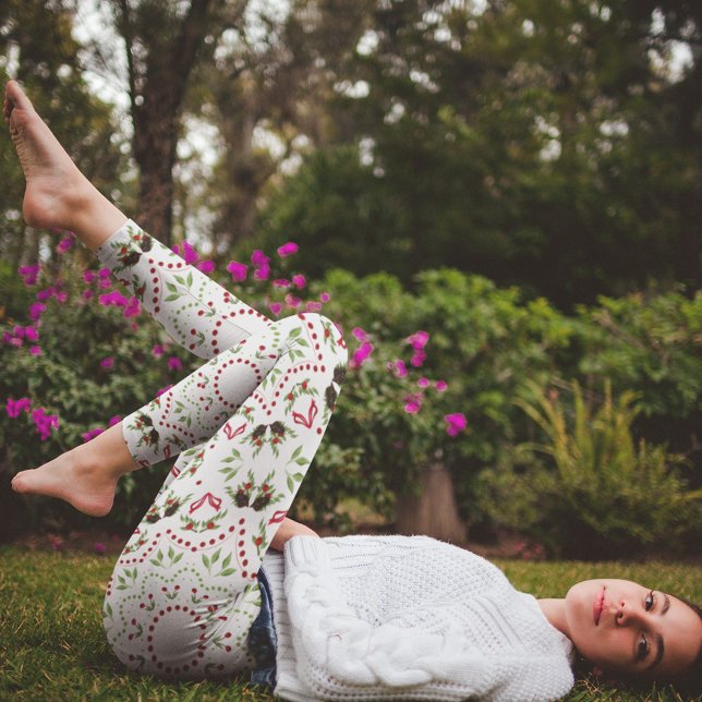 Weihnachts Monogram Greenerage Foliage Holly Berri Leggings (Christmas pattern with pine cones, greenery, and red berries, leggings)