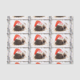 Weihnachts-Mops in Weihnachtsmannmütze mit Weihnac Seidenpapier