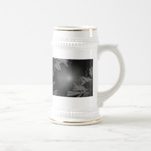 Weihnachts-Poinsettia Schwarz und Grau IV Bierglas