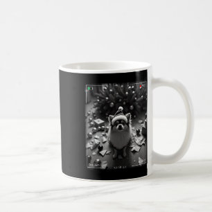 Weihnachts-Pomeranian auf Kamera erwischt Kaffeetasse