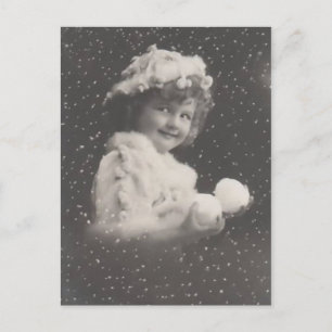 Weihnachts-Postkartenmädchen mit Schneebälle Feiertagspostkarte