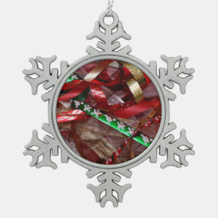 Weihnachts-Ribbons Red Green und Gold Holiday Schneeflocken Zinn-Ornament