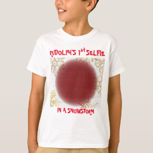 Weihnachts-Rudolfs erstes Selfie in einem Schneest T-Shirt