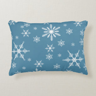 Weihnachts-Schneeflocke auf blau Dekokissen