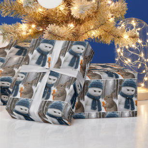 Weihnachts-Schneemann mit einem Hasen, der schmoll Geschenkpapier