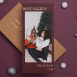 Weihnachts-Schreibmaschine Text Maroon Minimalisti Feiertagskarte<br><div class="desc">Senden Sie Ihren Urlaub Grüße im Stil mit dieser maroon minimalistischen Schreibmaschine Text Weihnachten Urlaub Fotokarte! Sie können die Elemente ganz nach Ihren Wünschen anpassen! ・ Suchen Sie etwas Anderes? Senden Sie uns eine Nachricht oder eine E-Mail an stuffbystuff.shop@gmail.com für kundenspezifische Designs!</div>