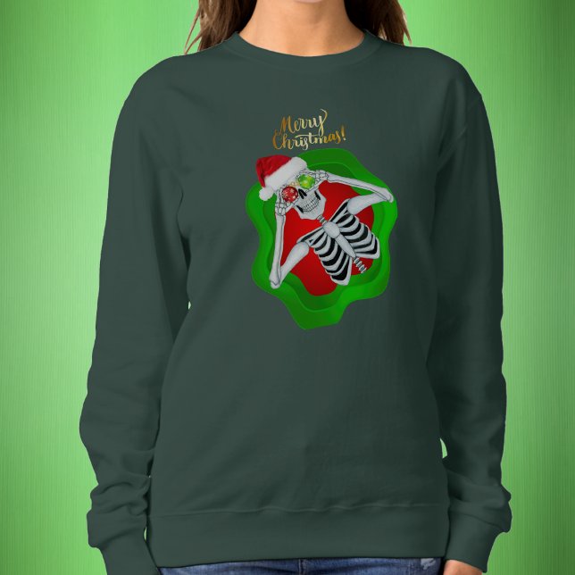 Weihnachts Skelett Rote Weihnachtsmannmütze Orname Sweatshirt (Fun Merry Christmas skeleton Santa Hat in green and red splatter shape on sweatshirt.)
