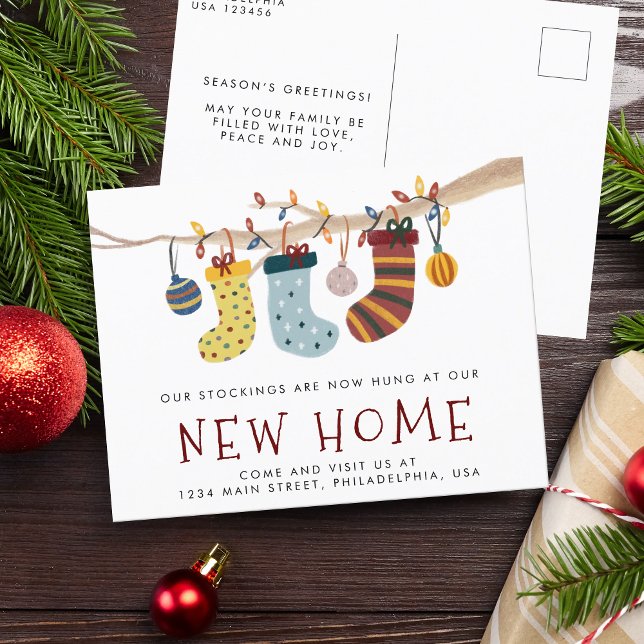 Weihnachts-Strümpfe Neue Zuhause Holiday Moving Ankündigungspostkarte (Von Creator hochgeladen)