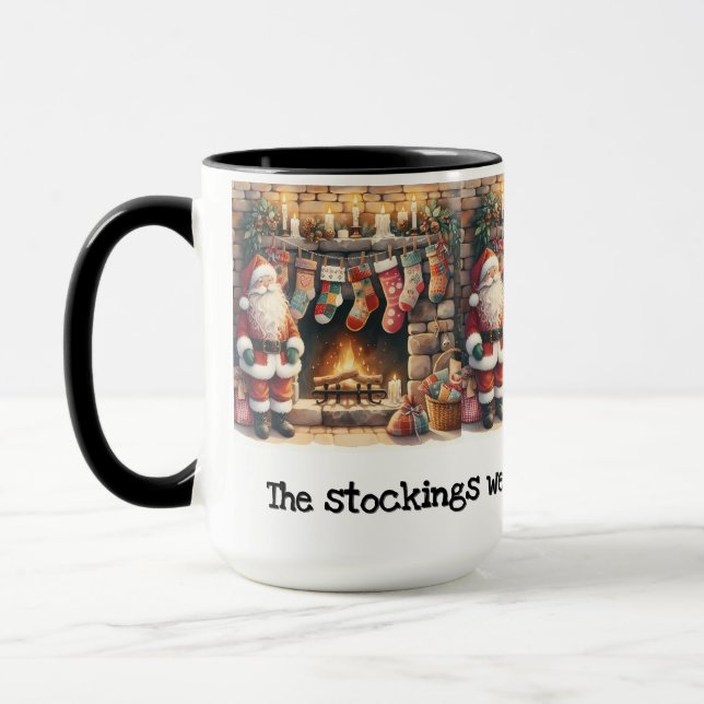 Weihnachts-Weihnachts-Strümpfe am Feuerplatz Tasse (Links)