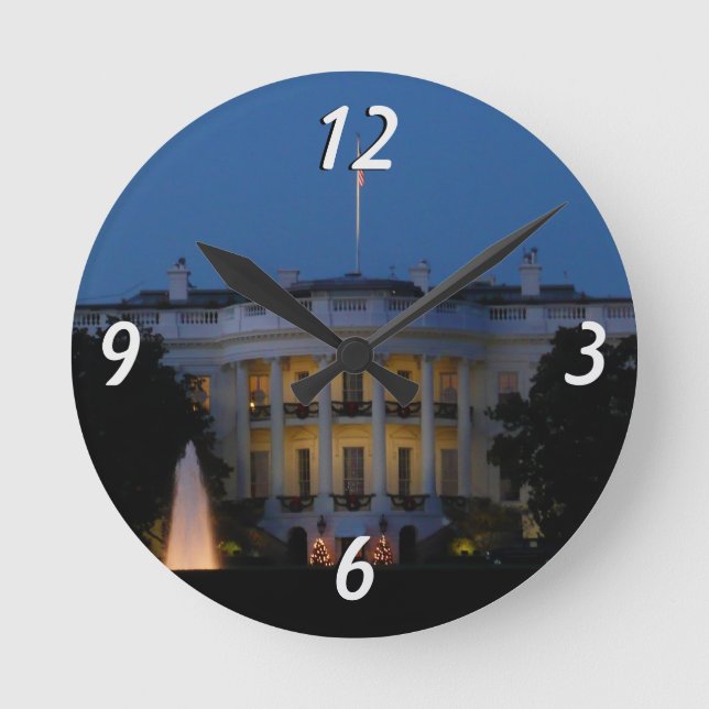 Weihnachts-Weiße Haus am Abend in Washington DC Runde Wanduhr (Vorderseite)