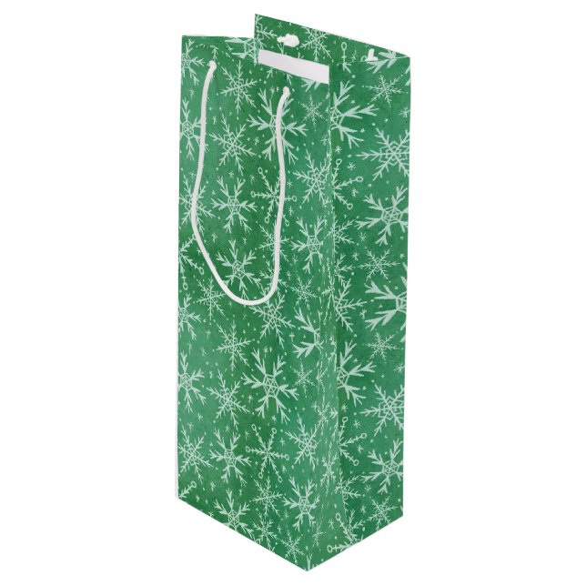 Weihnachts-Winterschneeflocken fallen grün Geschenktüte Für Weinflaschen (Vorderseite Schrägansicht)