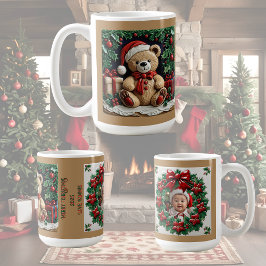 Weihnachtsbär und präsentiert individualisierbare  kaffeetasse
