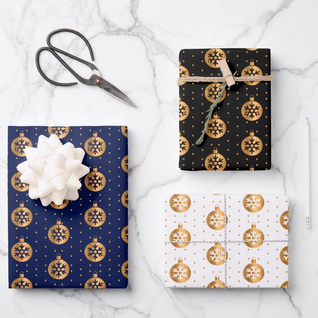 Weihnachtsbaubles auf Navy Blue, Black und White Geschenkpapier Set (Vorderseite)