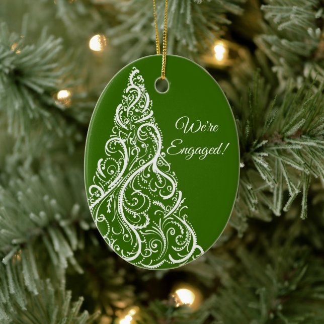 Weihnachtsbaum auf der Grünen Winter-Verlobung Keramik Ornament (Baum)