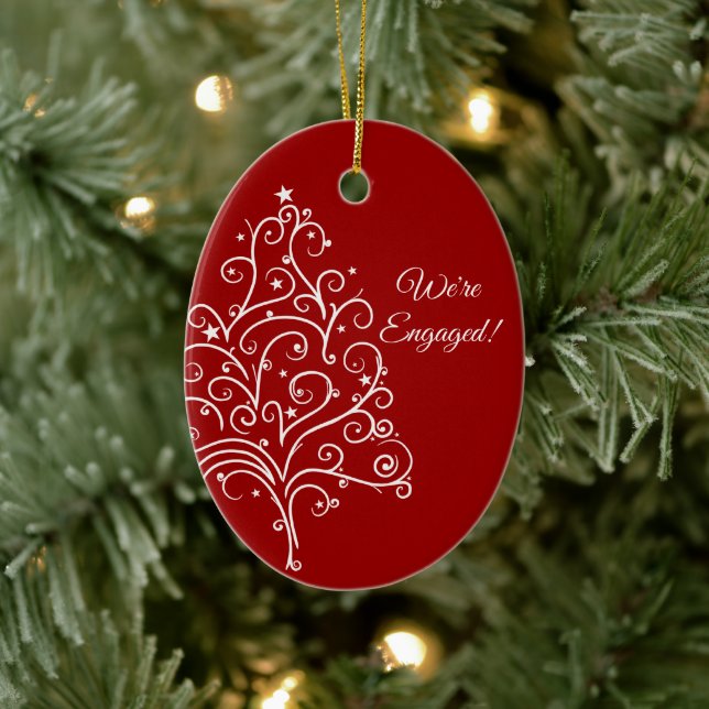 Weihnachtsbaum auf der Roten Winter-Verlobung Keramik Ornament (Baum)