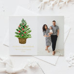 Weihnachtsbaum auf einem Korbwein-Foto Folien Feiertagspostkarte<br><div class="desc">Senden Sie Ihre Urlaubswünsche mit dieser individuell gestaltbaren Weihnachtspostkarte an Freunde und Familie. Die Weihnachtskarte aus Gold enthält einen Weihnachtsbaum in Aquarellen mit roten Ornamenten auf einem Korbkorb. Personalisieren Sie es,  indem Sie Ihre eigenen Daten hinzufügen. Dieses Foto Weihnachts-Postkarte ist auf anderen Cardstock erhältlich. Matching-Elemente sind verfügbar.</div>