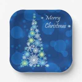 Weihnachtsbaum aus Schneeflocken. Pappteller