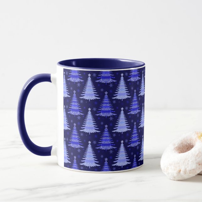 Weihnachtsbaum Blaue Muster Design Tasse (Mit Donut)
