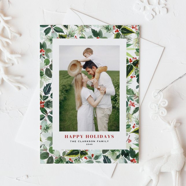 Weihnachtsbaum Botanisches Muster Foto Feiertagskarte (Customizable photo holiday card featuring watercolor pattern of holly and variegated greenery)
