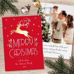 Weihnachtsbaum Custom Foto Red Gold Editable Folien Feiertagskarte<br><div class="desc">Elegante Weihnachtskarten aus Gold im Art-Déco-Stil und Ihr eigenes personalisiertes Foto auf der Rückseite. Dieses bearbeitbare Template verfügt über einen Rentier mit festlichen Blätter, Beeren und Sternen. Eine stilvolle Farbpalette aus roten, weißen und reellen Folienelementen in Gold, Silber oder Rose. Der Text kann mit Namen, Datum und persönlichem Gruß personalisiert...</div>