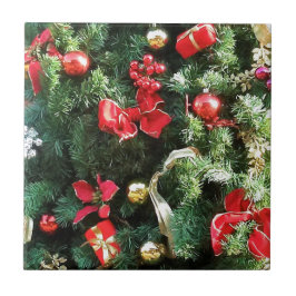 Weihnachtsbaum dekoriert fliese